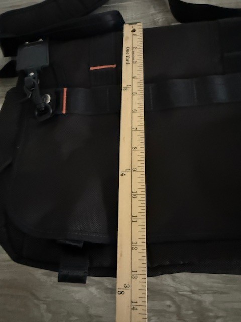 Tumi T-Tech Essential Gear Crossbody/Shoulder Laptop Messenger Bag
