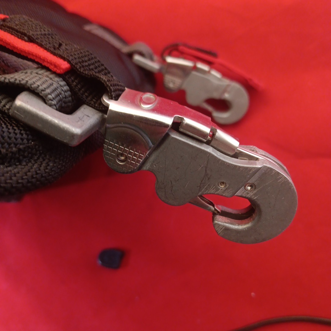 Oakley AP Tactical Roller Bag Clip …excellent shape, broken zipper pull