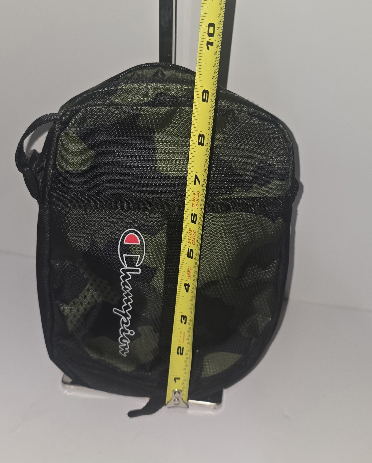 Champion Center Crossbody Bag Script Logo Green/Black ONE Size Unisex Camo