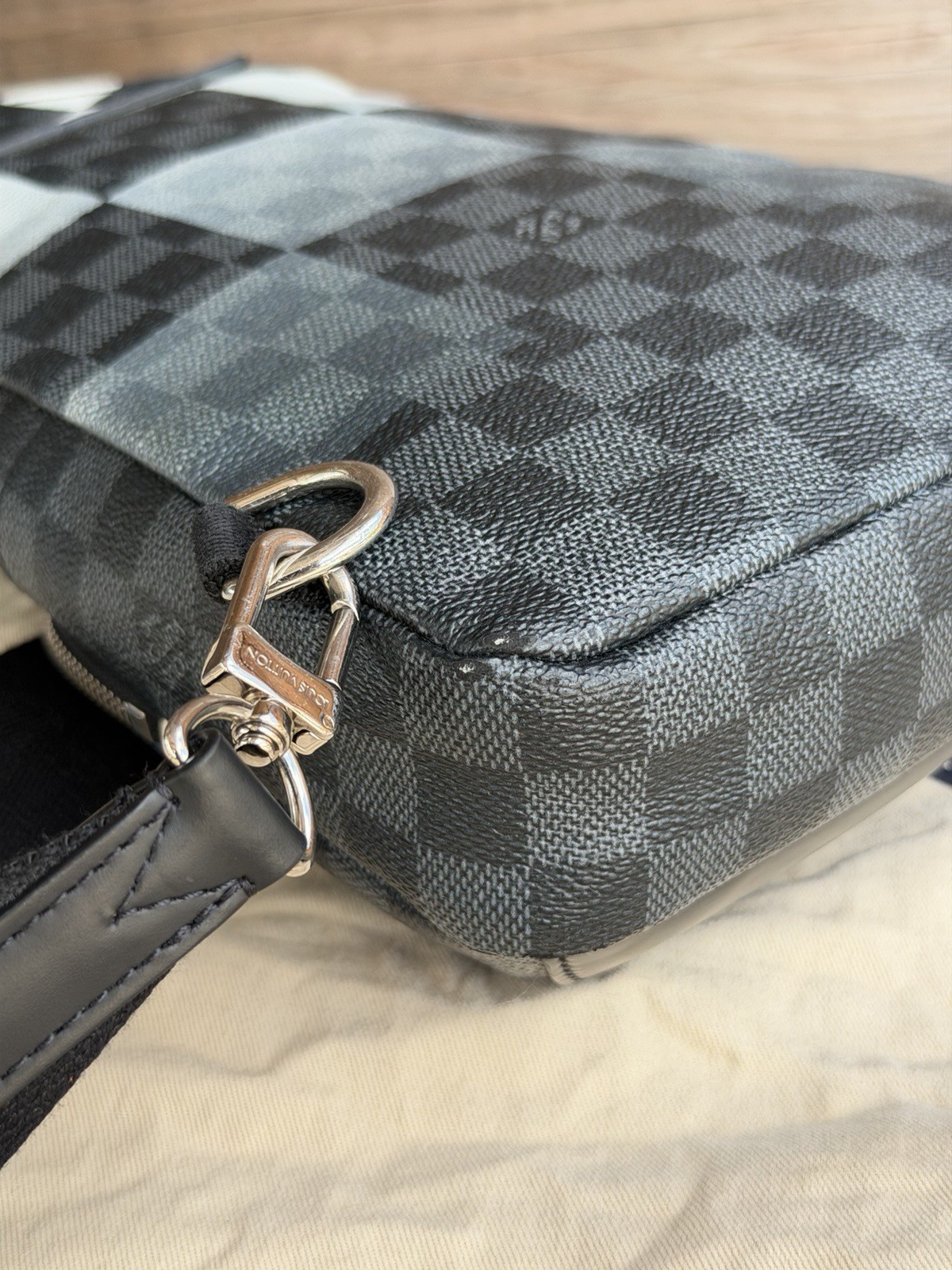 Louis Vuitton Damier Graphite Giant Avenue Sling Bag Black LV