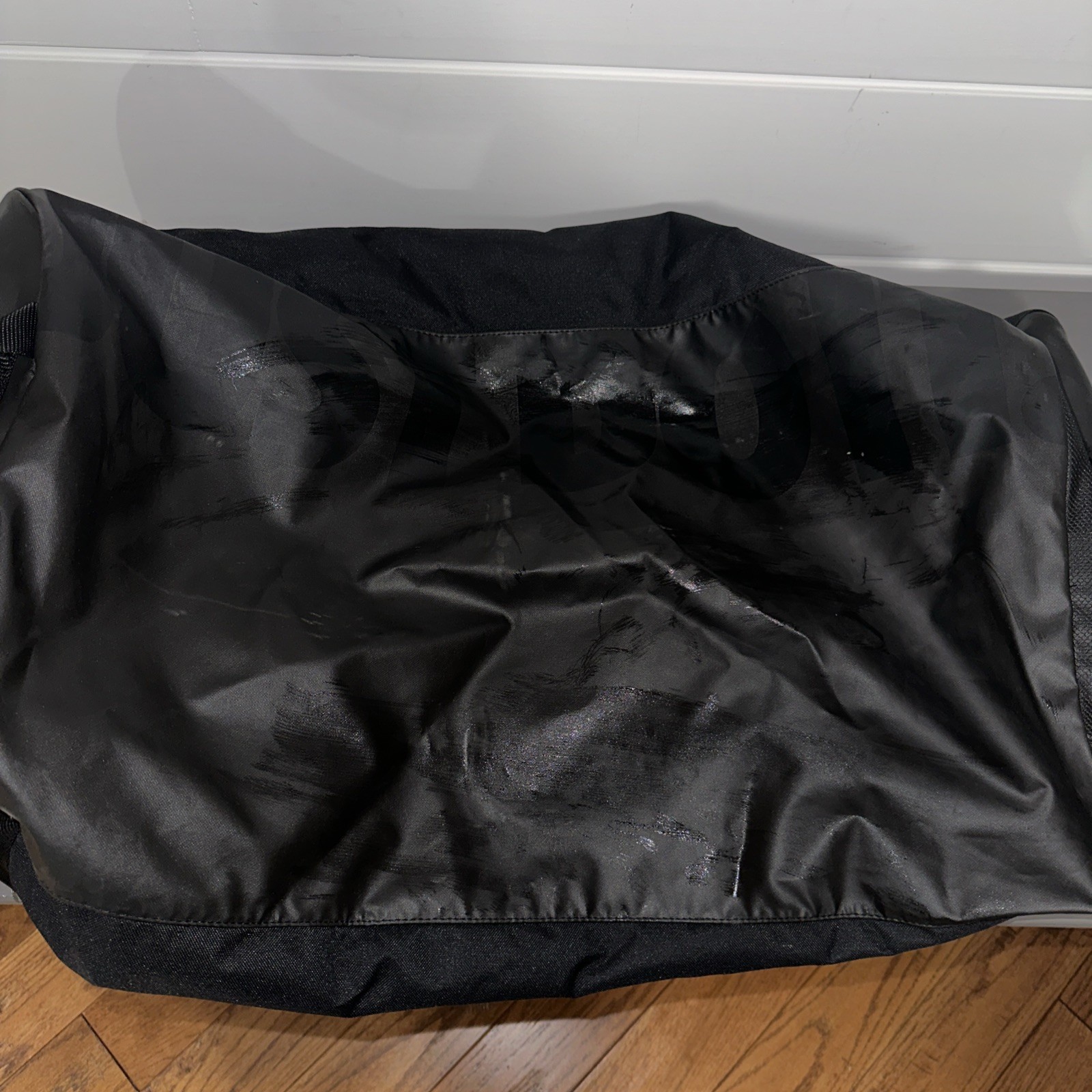Nike Men’s Large Duffle Training Bag – Black 26×12.