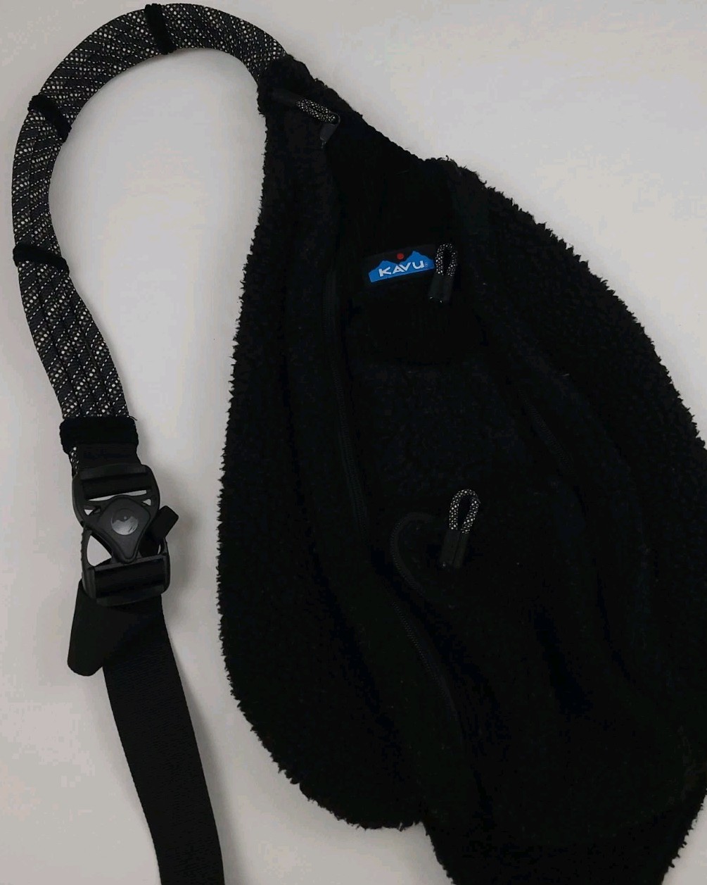 Kavu Black Pile Fleece Sling Shoulder Bag Retro Travel Outdoor Tech Corduroy