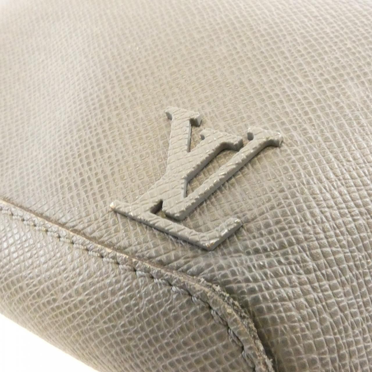 Authentic Louis Vuitton Taiga Avenue Sling Bag M30801 #230-000-356-7035