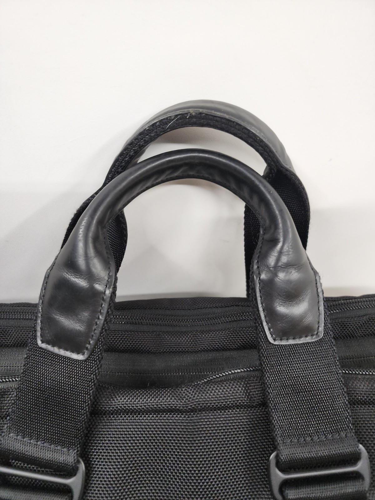 Tumi T-Tech Essential Gear Laptop Shoulder Briefcase Bag Messenger Nylon 58516D