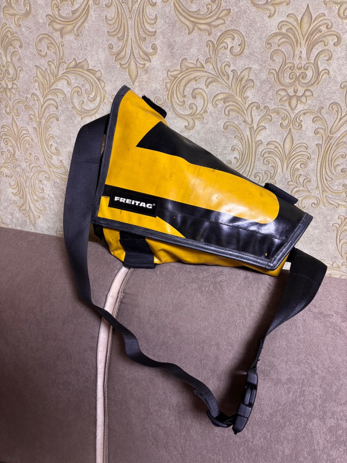 FREITAG KNIGHT Rider F31 RARE YELLOW × BLACK Messenger Crossbody Shoulder Bag