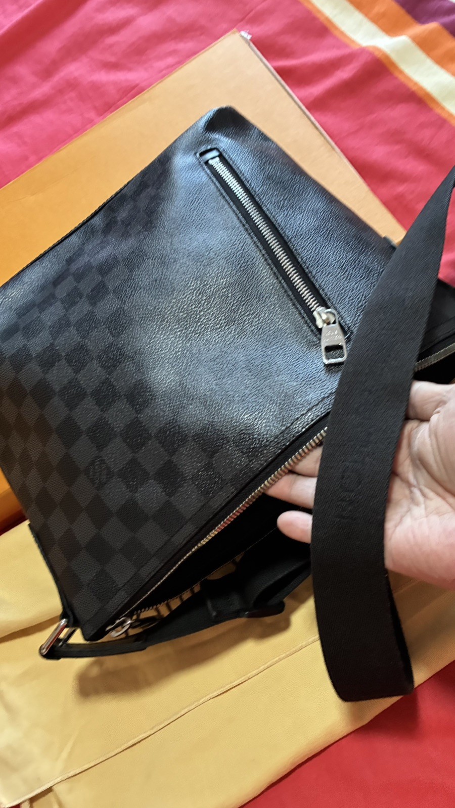 LV District Graphite Messenger Black Leather Complete w/ original packaging