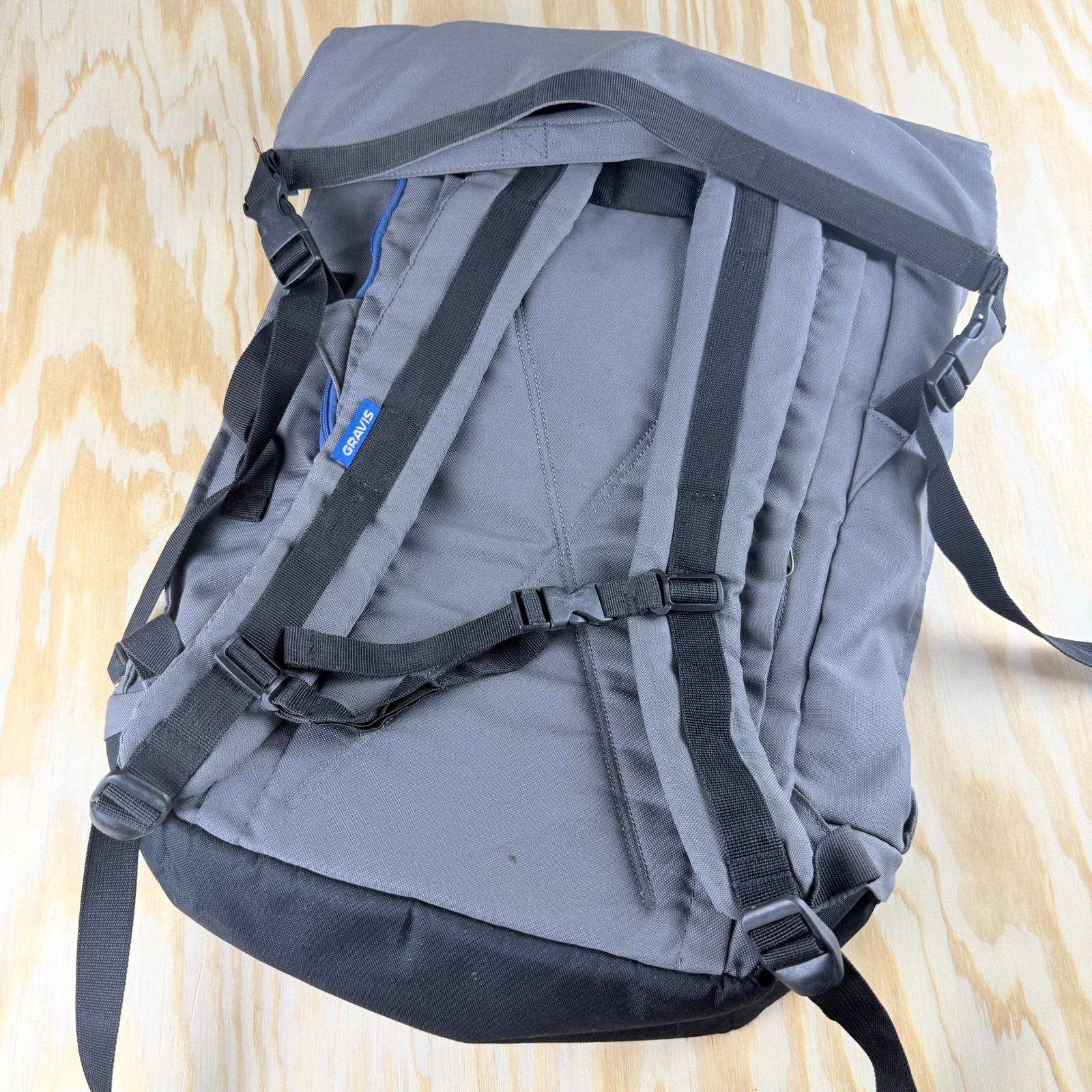 Gravis Skateboard Backpack Grey Black Blue Board Straps Padded Laptop Sleeve