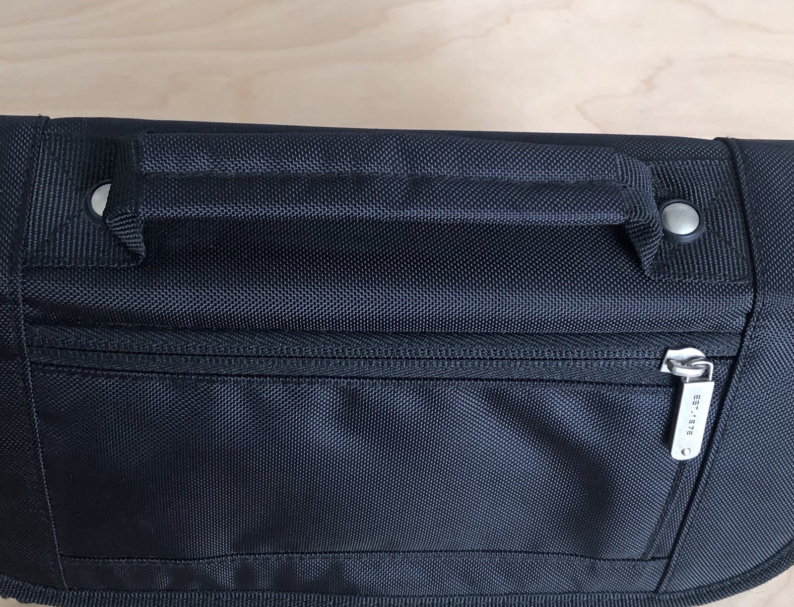 Travelon Messenger Bag Black Multi Pockets Zippered Wide Strap Mens Sz 10.5X10in
