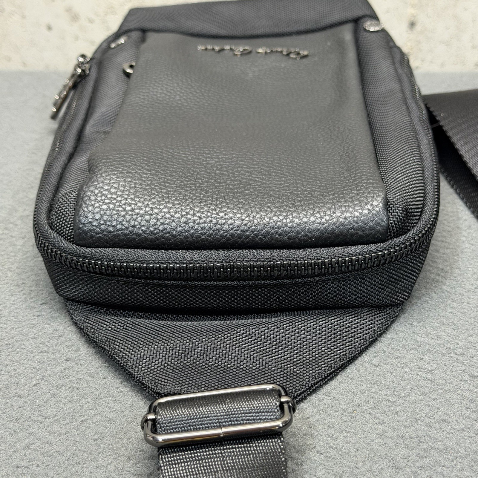 Robert Graham Mixed Media Sling Bag / Crossbody – Black Pebble Small Bag