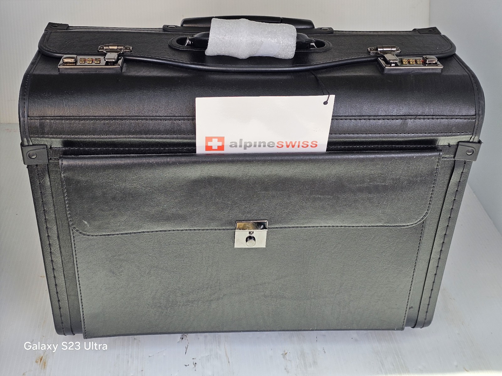 AlpineSwiss 19″ Wheeled Briefcase Rolling Case. New with Keys.