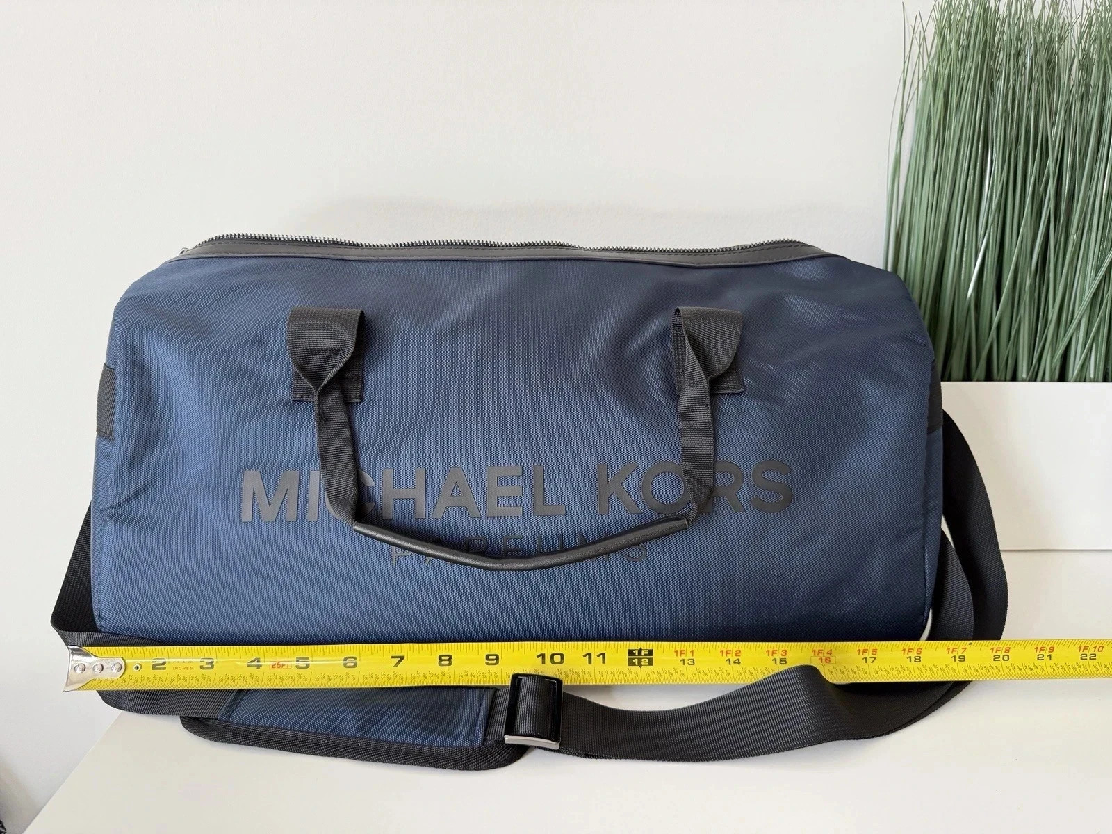 Michael Kors Parfums Duffle Dark Blue Travel Overnight Shoulder Gym Weekend Bag
