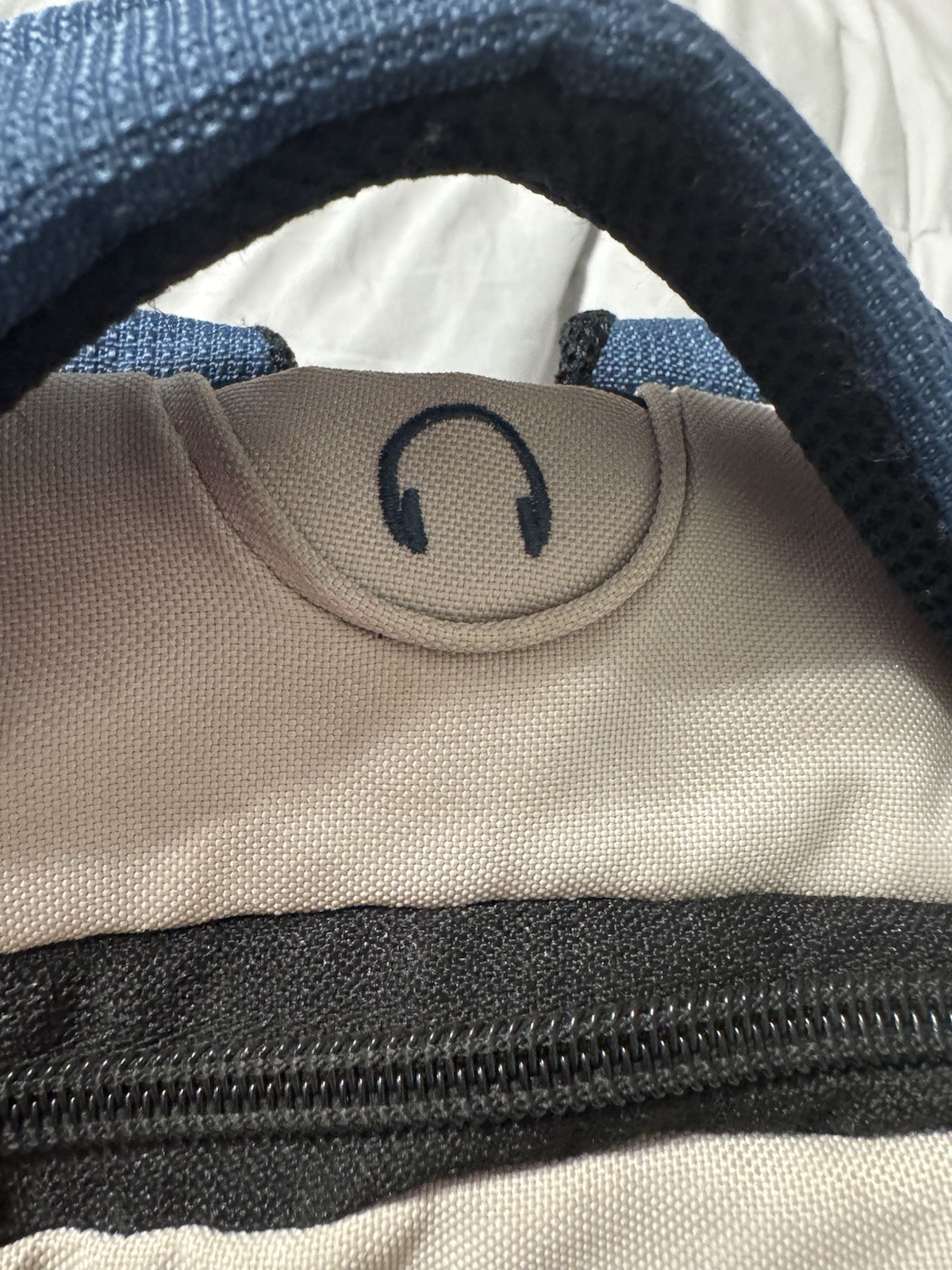 Backpack SWISS GEAR Blue and Gray Headphone pouch Multiple Zippers Hiking Bag.