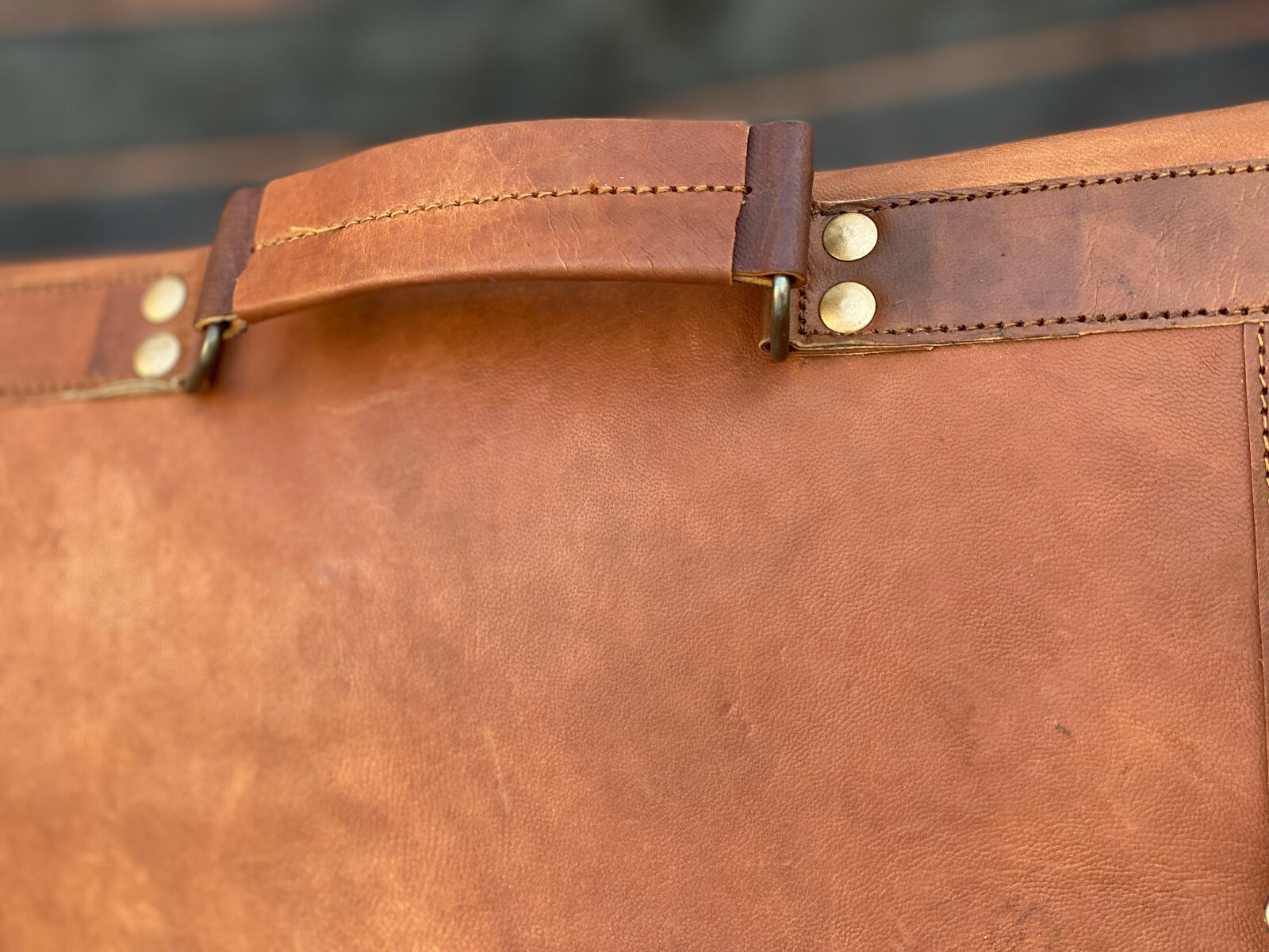 Men’s Leather Messenger Bag Shoulder Laptop Briefcase (18″ Bull Hide Brown Bag)