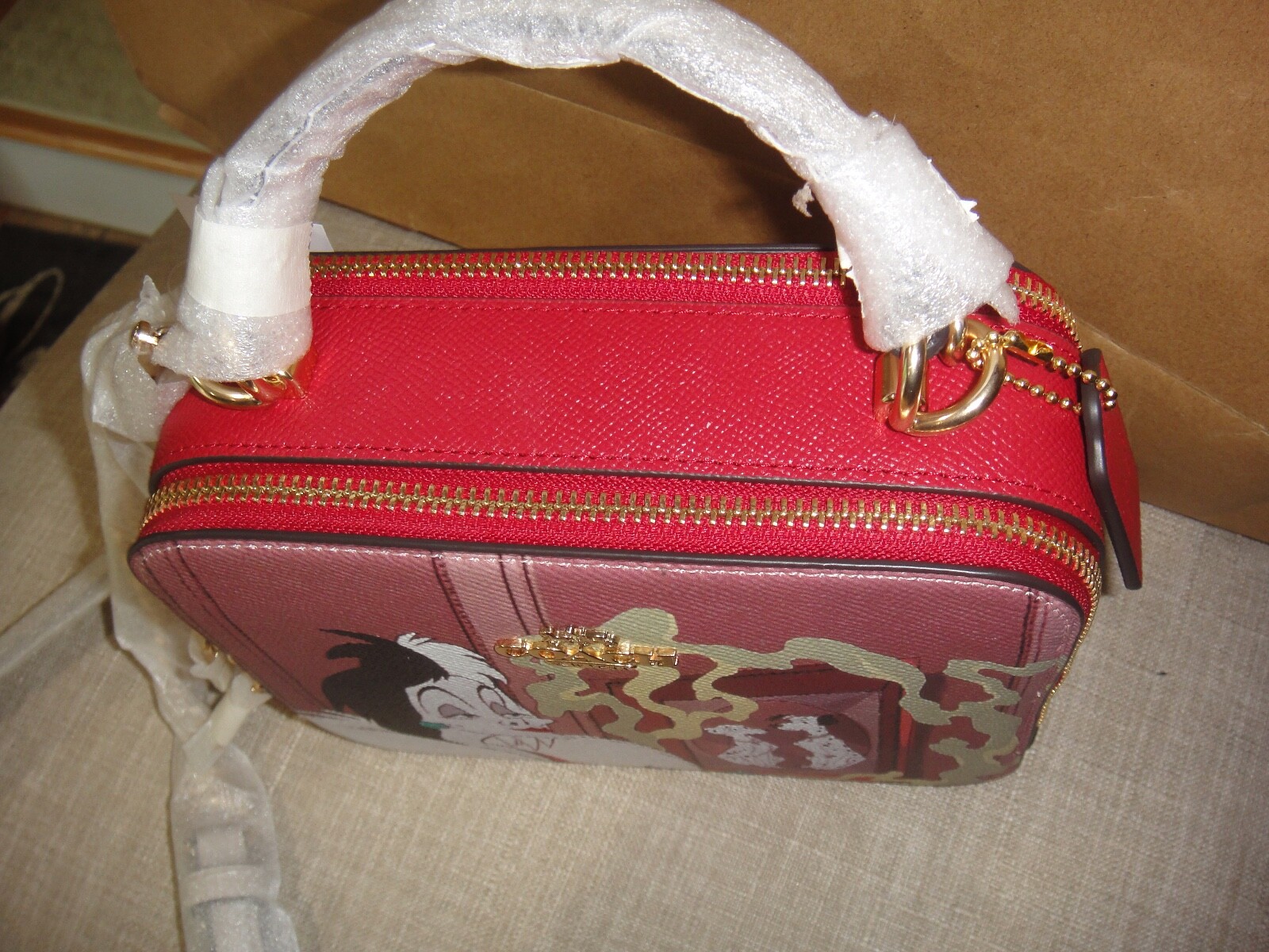 NEW COACH DISNEY CRUELA BOX APPLE MULTI CROSSBODY BAG.$398.00.MSRP 100%Authentic