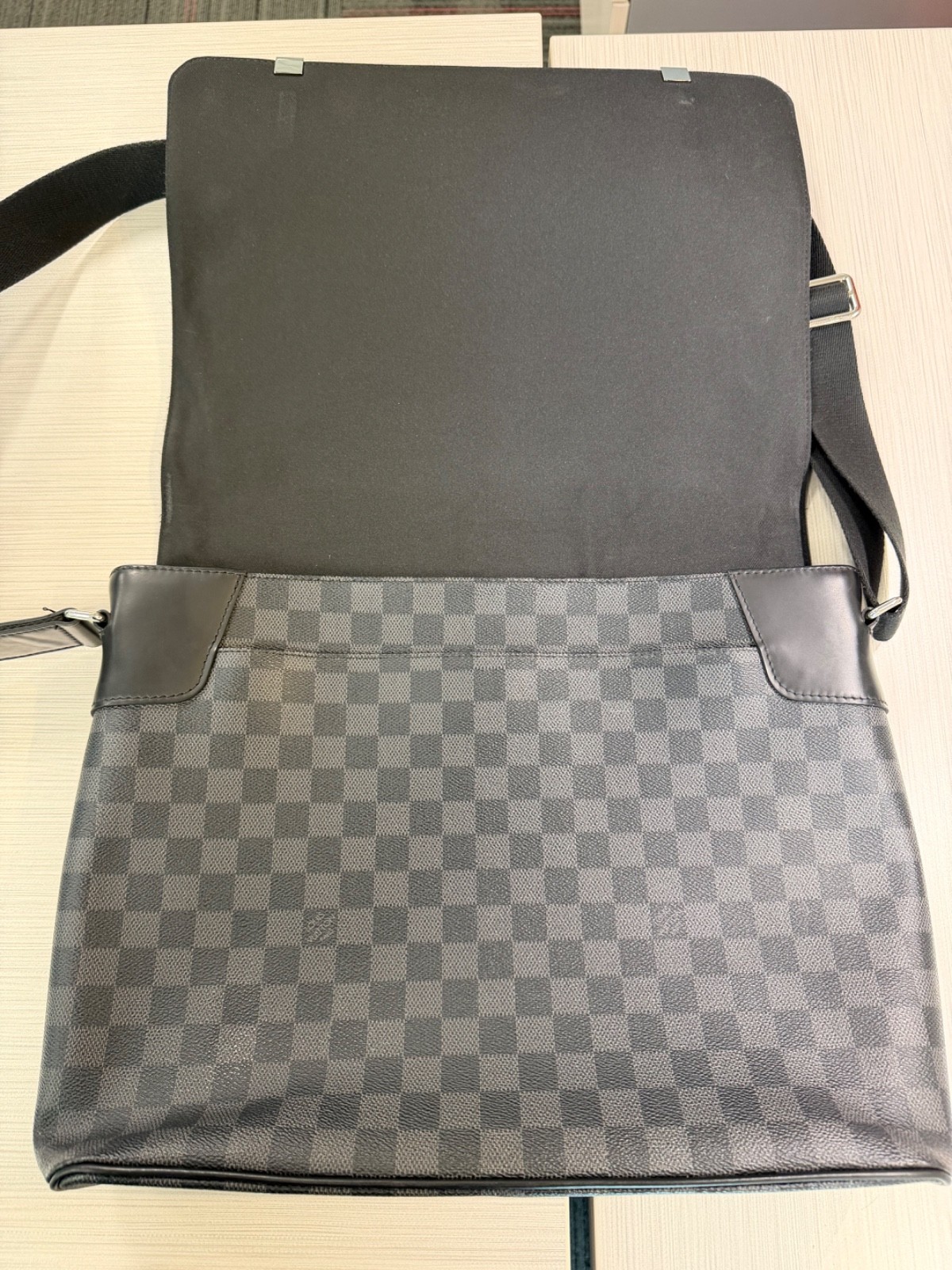 Louis Vuitton Daniel Messenger Bag GM Grey Canvas Damier Graphite