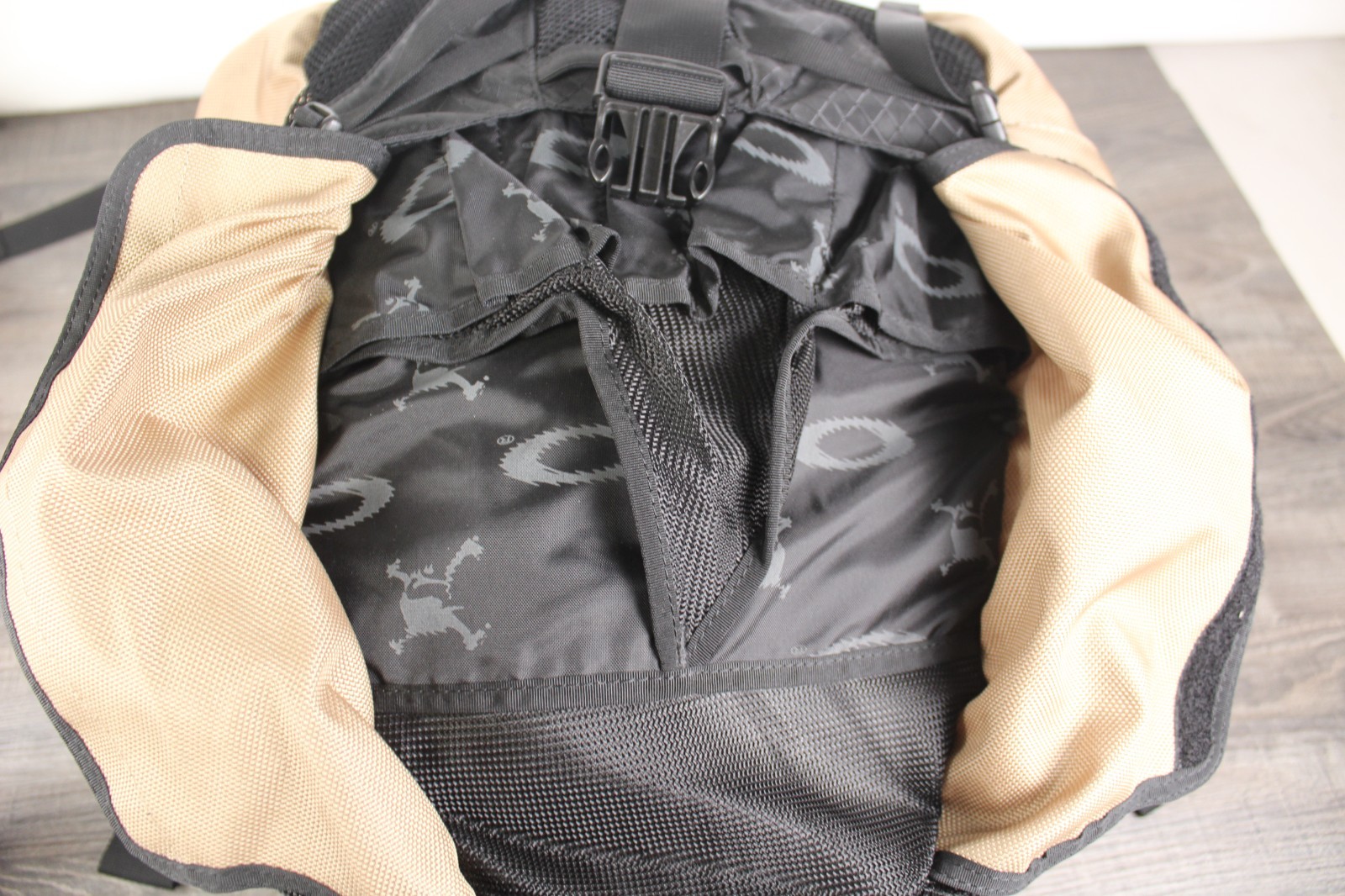 Vintage Y2K Oakley Icon Backpack Desert Tan Black Military Rucksack Clean Shape