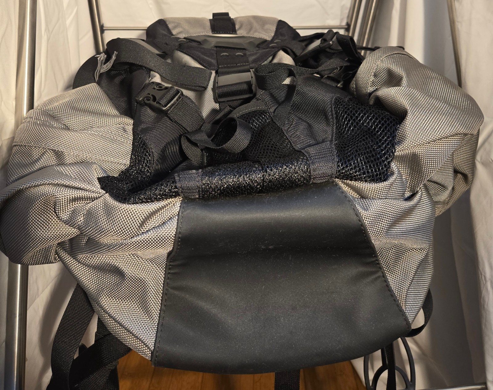 New Never Used OAKLEY ICON PACK 3.0 BACKPACK 92075A-279 Sheet Metal