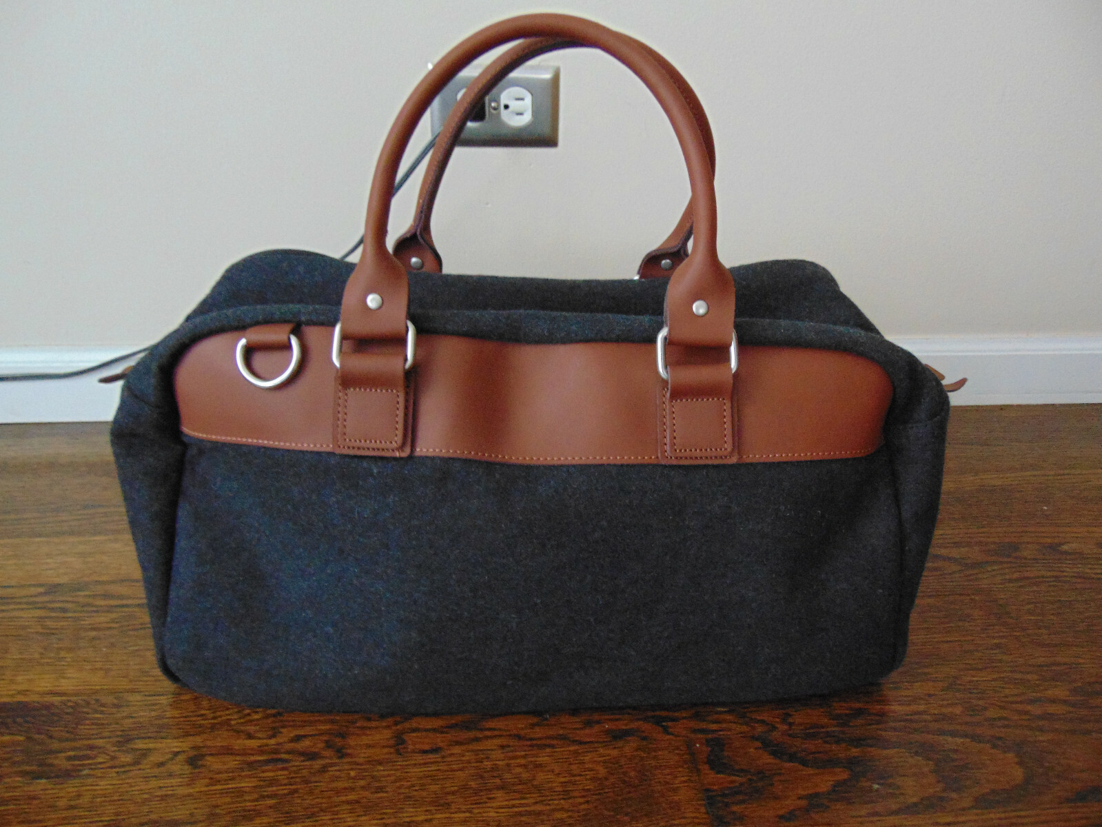 URBAN EDGE Canyon Outback DUFFLE BAG ME303D NEW