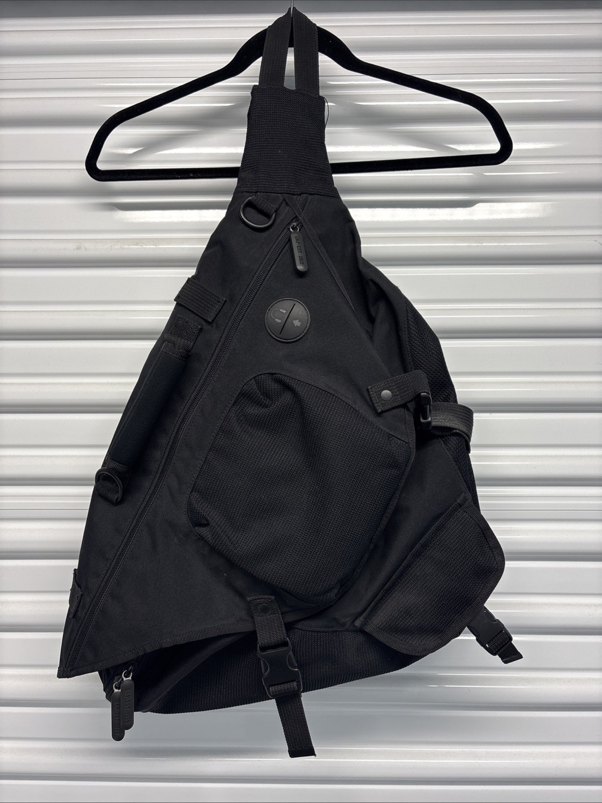VTG GAP Sling Bag Black Cell Phone Pocket Shoulder Backpack Y2K CD Case Holder
