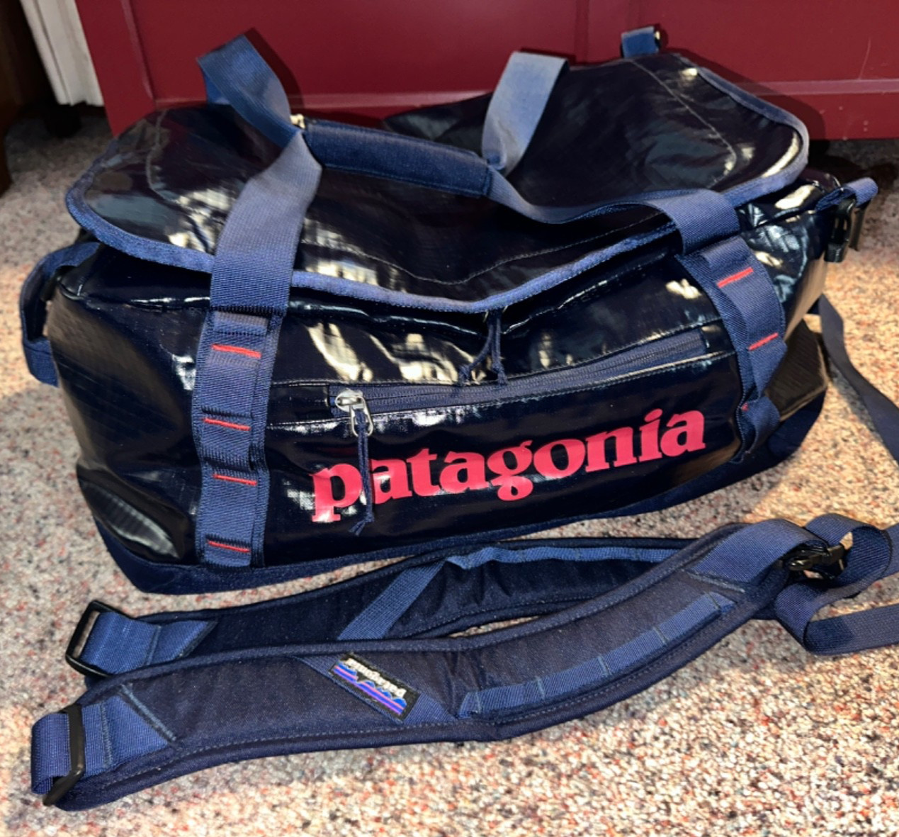 PATAGONIA Black Hole Duffel Bag 40 L Classic Navy Shiny version EUC