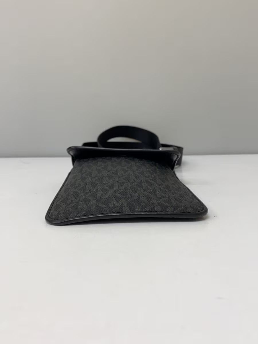 MICHAEL KORS Leather Shoulder Bag in Black with All-Over Print, 37F0LACC1B