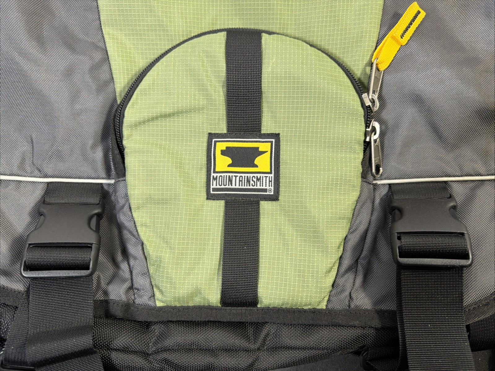 MountainSmith Rocket Olive Gray Black Laptop Outdoor Messenger Shoulder Bag