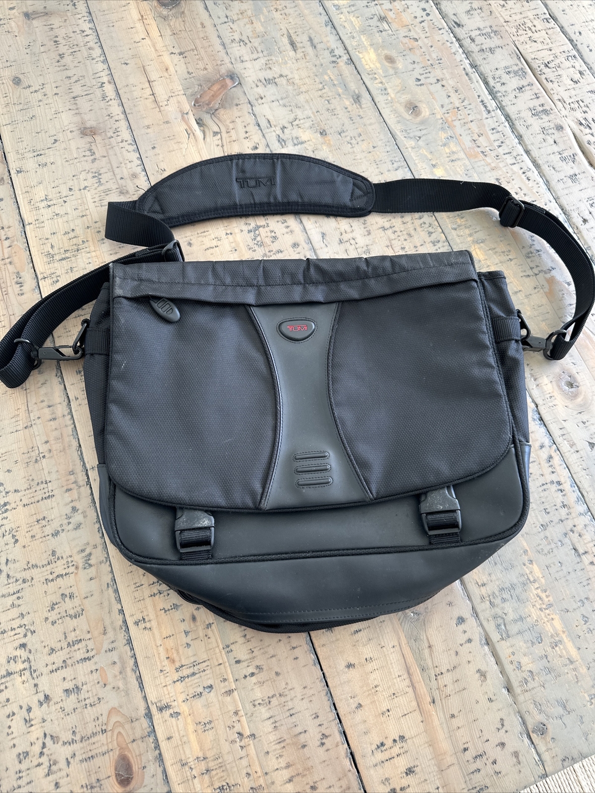 TUMI T2 Black Ballistic Nylon Carry On MESSENGER Bag Shoulder Laptop Tote 508C