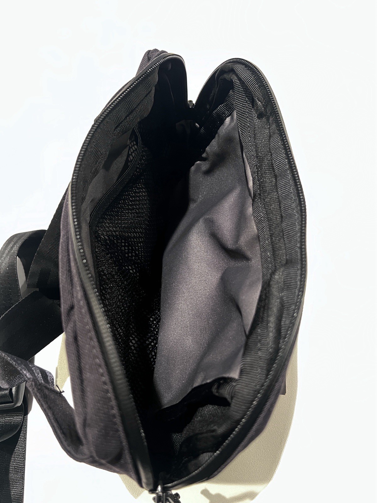 Chrome Industries – Ziptop Waistpack – Black – 3 Liter Capacity