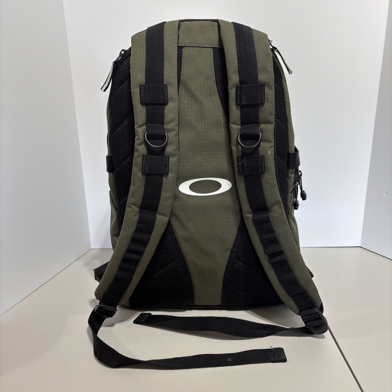 Oakley Men’s Utility Hiking School Laptop Travel Backpack Black Olive Green