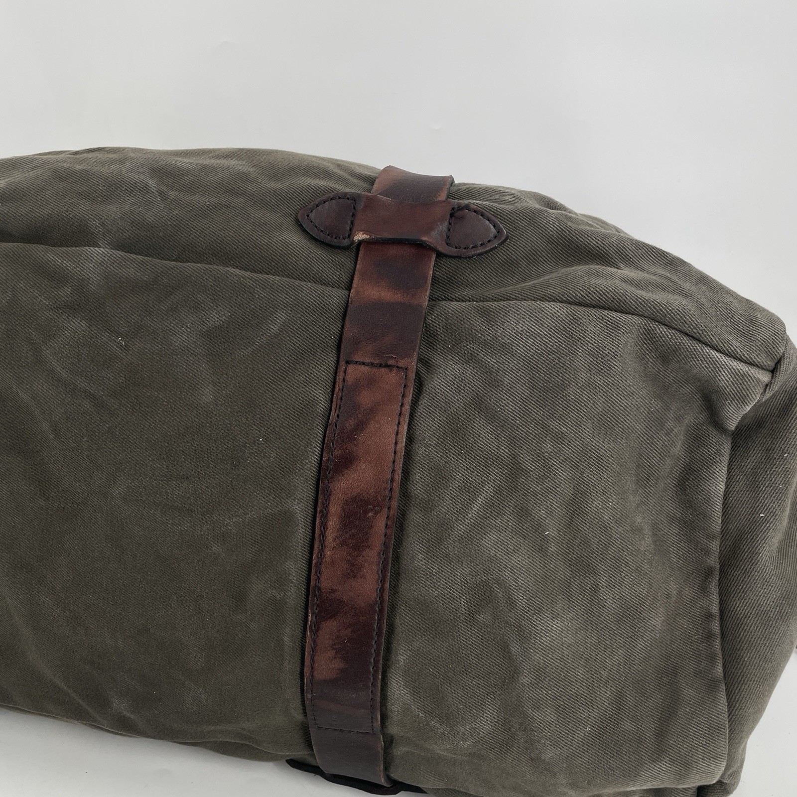 Filson Rugged Twill Duffle Bag in Otter Green – Old Size 25” – Bridle Leather