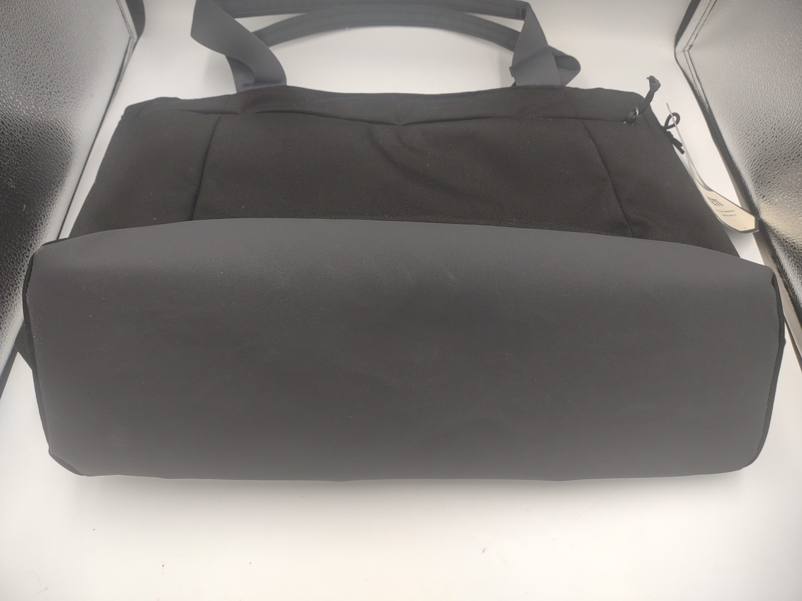 YETI Crossroads Tote 20L Black Padded Laptop Travel Work Carryall Bag New W/Tag