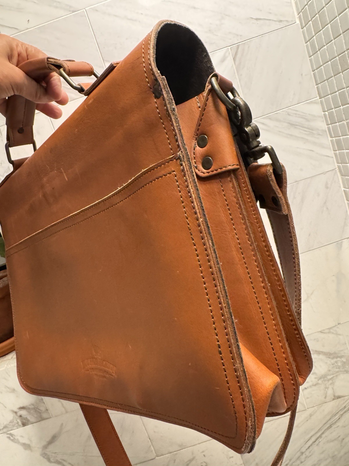 Buffalo Jackson Roosevelt Messenger Briefcase 16” Removable Strap Cognac Brn