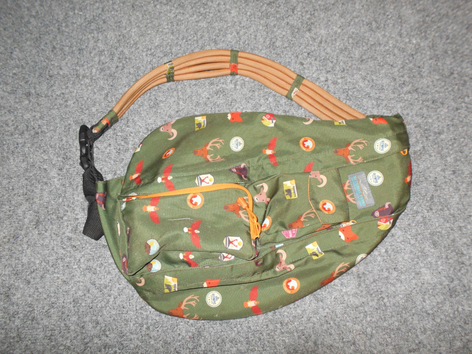 NATIONAL PARKS OUTDOOR COLLECTION CASCADE CRITTERS ROPE SLING BAG