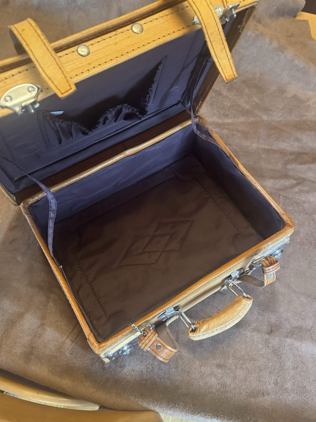 American Crew 15” Leather Bound Men’s Luggage Shaving Case