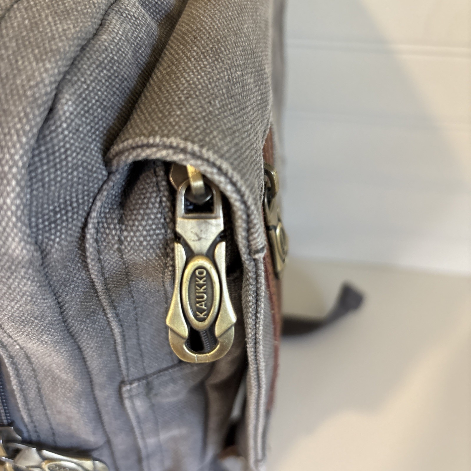 Retro Crossbody Sling Gray Canvas Messenger Bag 14″ Laptop EUC