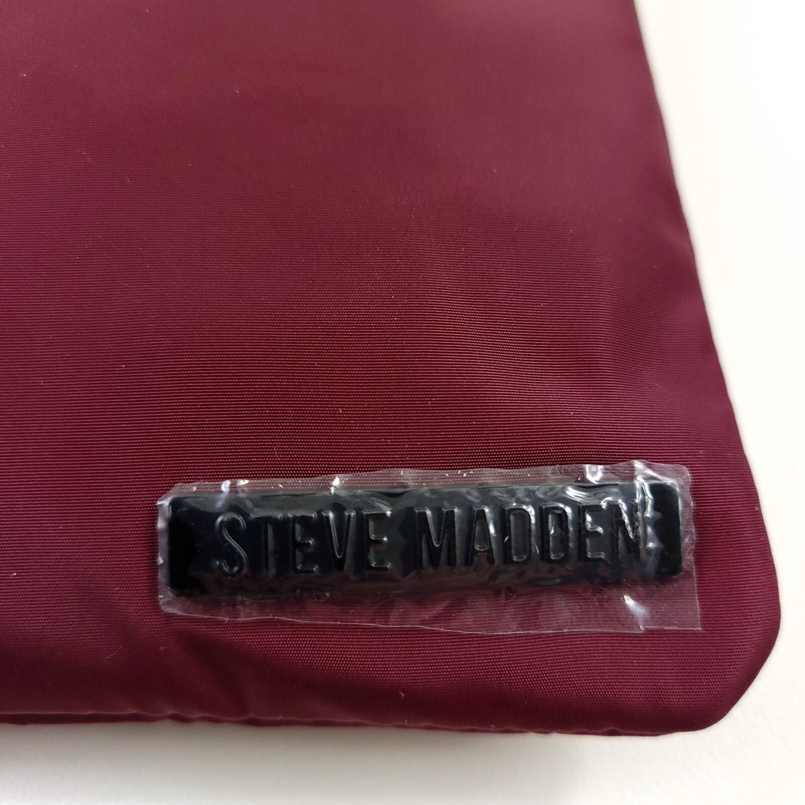STEVE MADDEN Zip Top Crossbody Man Bag 8 X 6 X 1 Oxblood Dark Red Quick Release