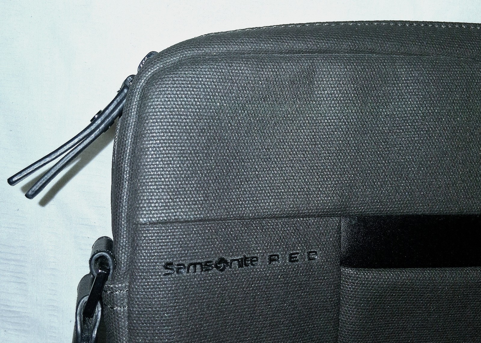 SAMSONITE Red Crossbody Bag Accessories Wallet Passport Travel Case Keyring New!