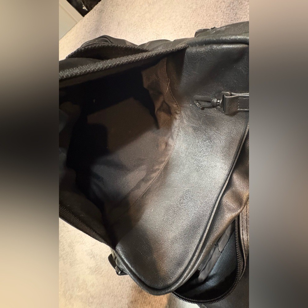 (B3) Leed’s Black Baylor Health Care System Messenger Unisex Men Backpack Bag