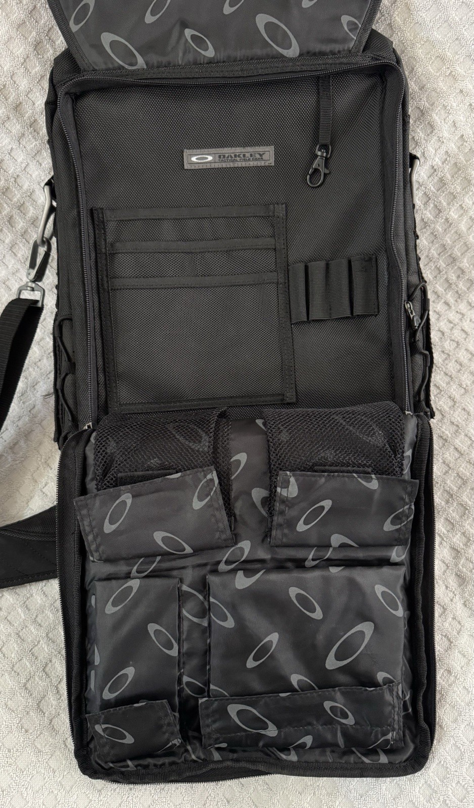 Oakley Tactical Field Gear Vertical Messenger Day Pack Laptop Bag Black Vintage
