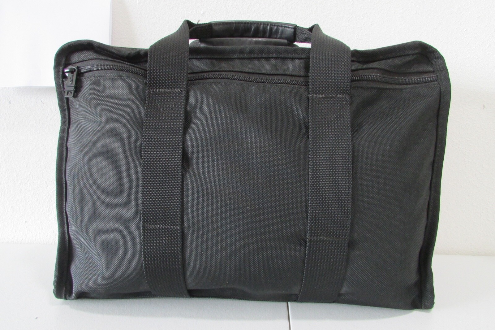 Tumi Black Ballistic Nylon Briefcase Padded 15″ Laptop Messenger Bag wTop Handle