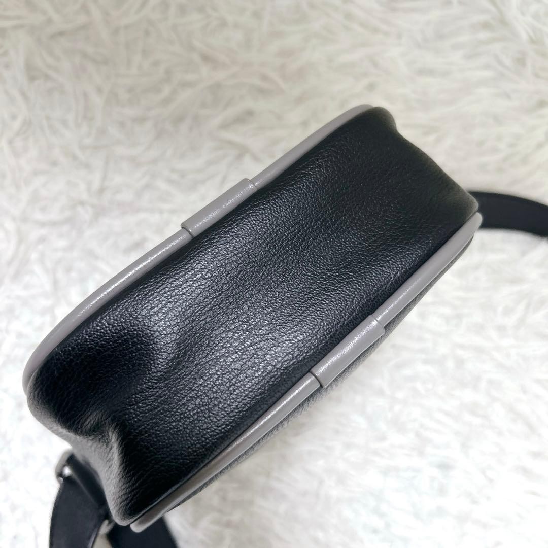 Diesel Men Holi-D Shoulder Bag Oval D Logo Almost unused Luxury Stylish Casual