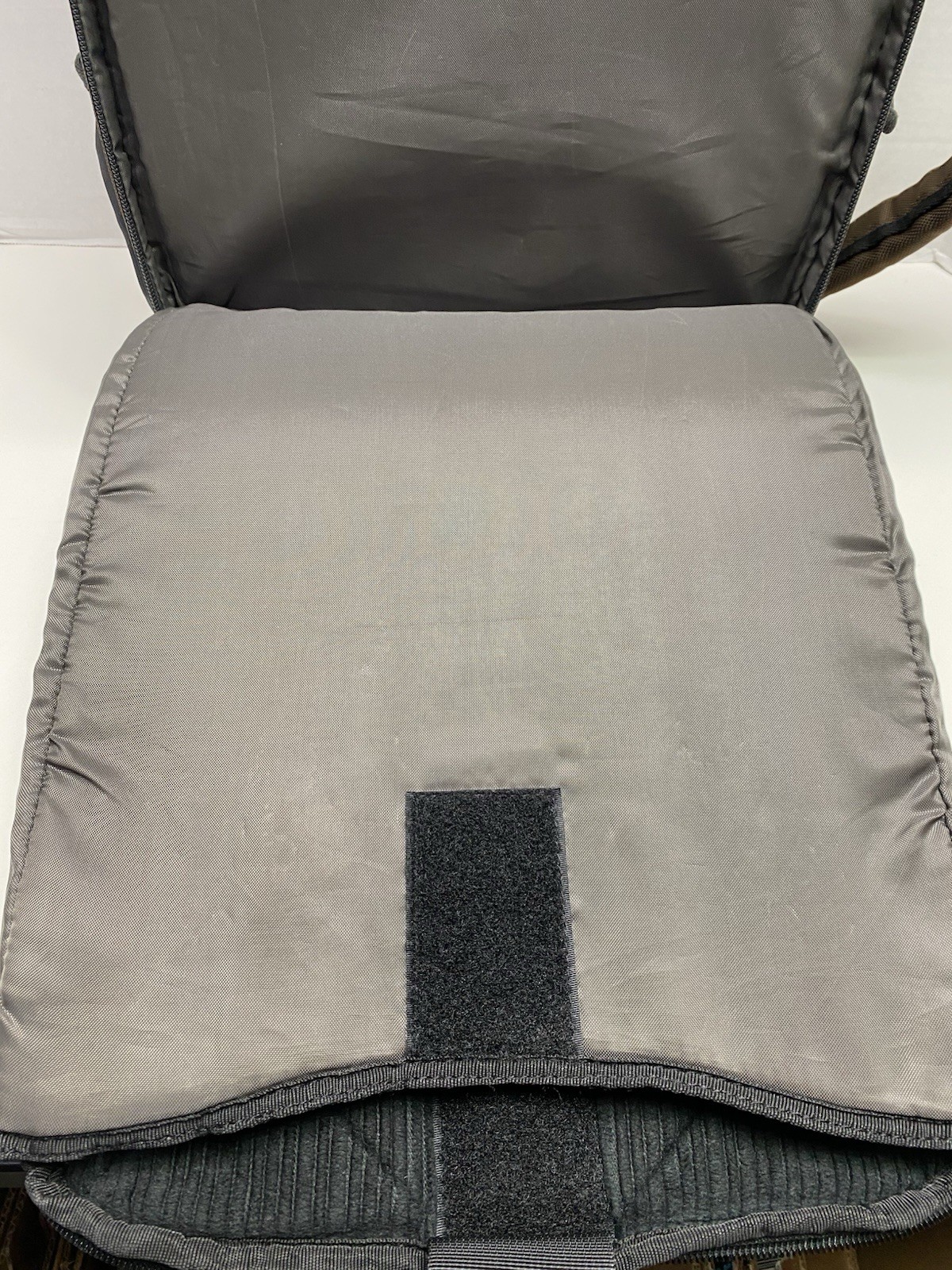 TIMBUK2 Medium Brown & Black Messenger Commute Bag Laptop Luggage Passthrough