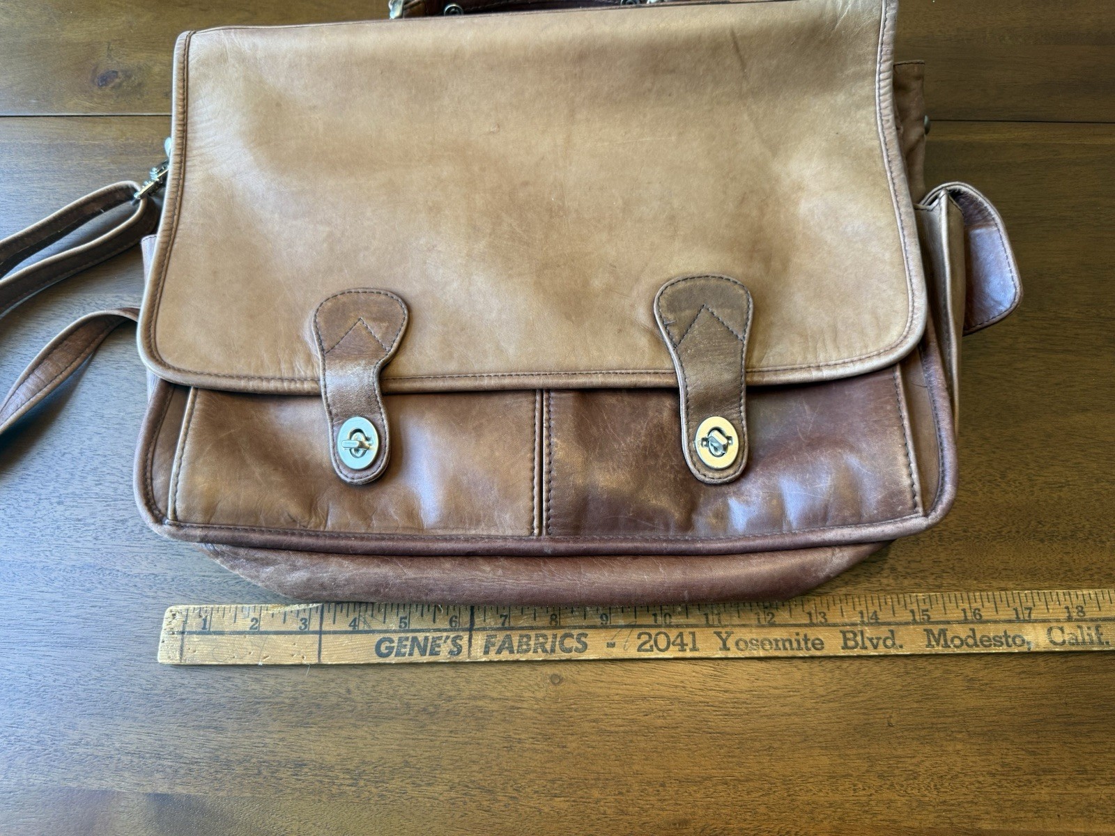 Briefcase Brown Leather Toggle Clasps Shoulder Strap & Top Handle Vintage 1990s