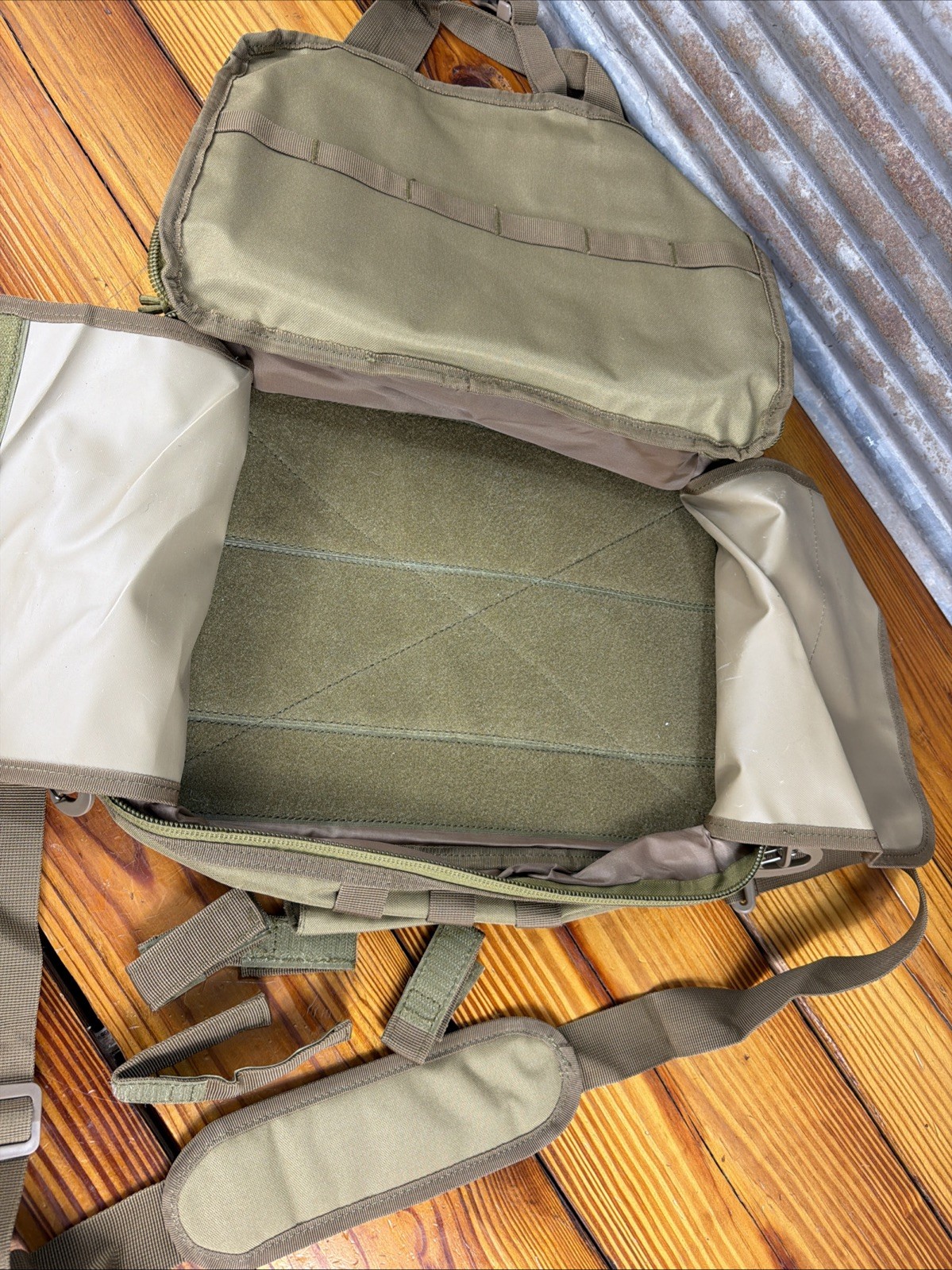 Tactical Bail Out Bag Messenger Green Laptop Patrol Shoulder Bag NWOT