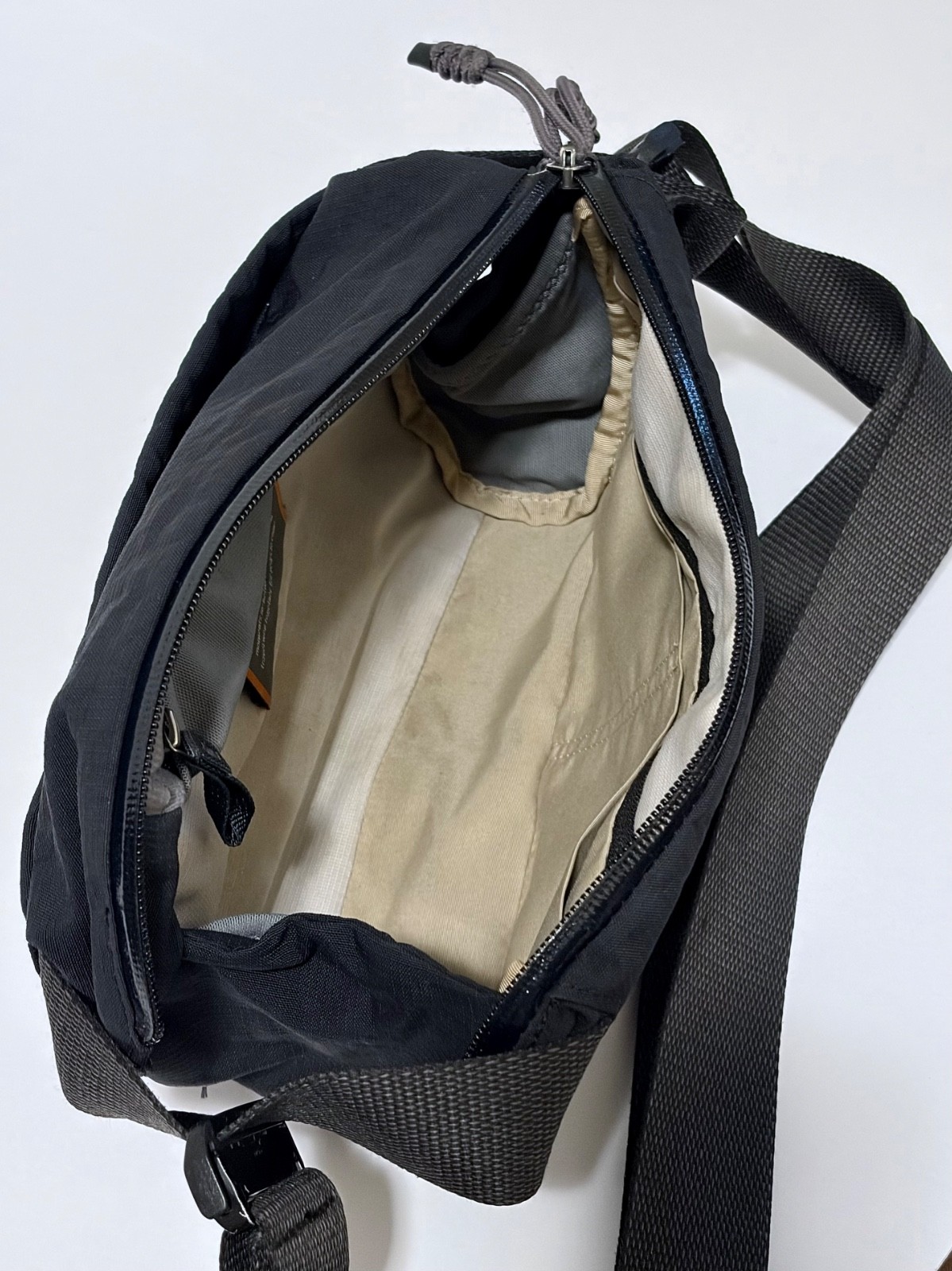 Bellroy Venture Sling Bag Crossbody, 6L, Black