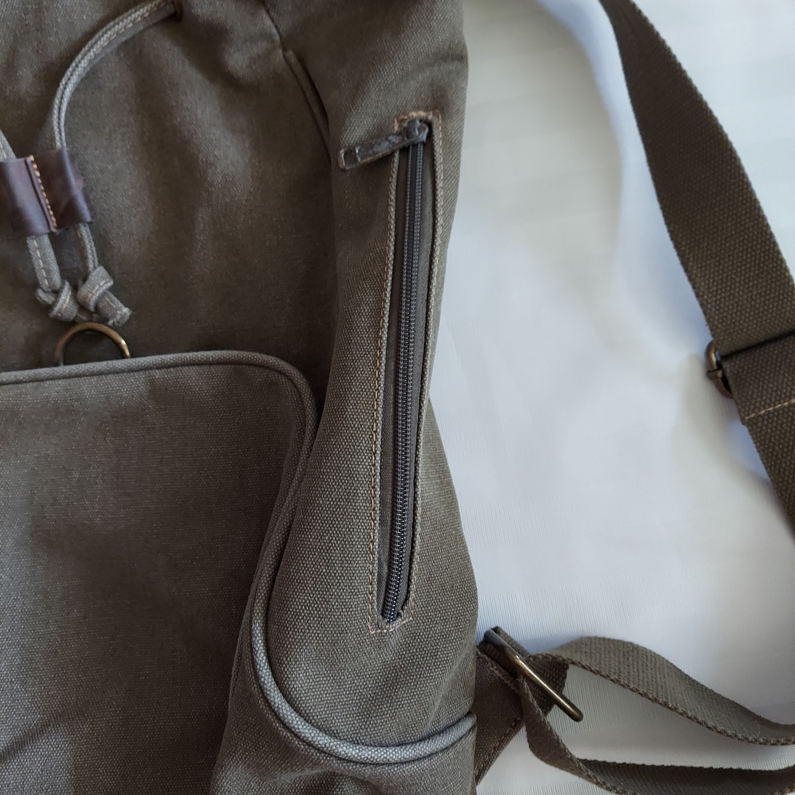Cargoit Green & Brown Canvas Rucksack Backpack Drawstring with Clasp Closure