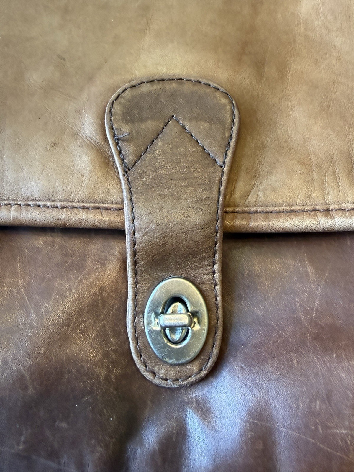 Briefcase Brown Leather Toggle Clasps Shoulder Strap & Top Handle Vintage 1990s