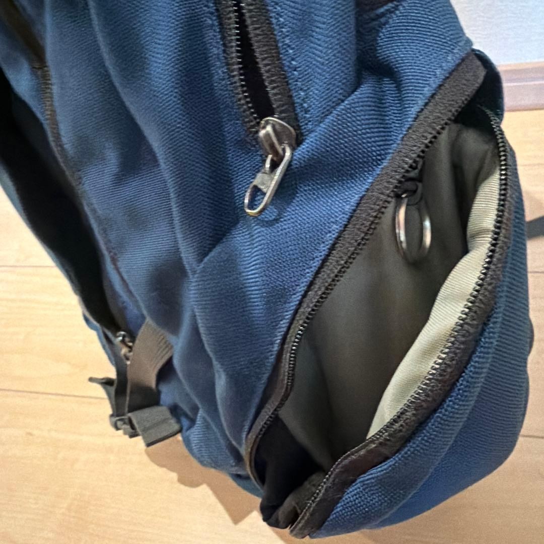 Patagonia Navy Backpack 32L Mesh Panel Travel Daypack Excellent Condition