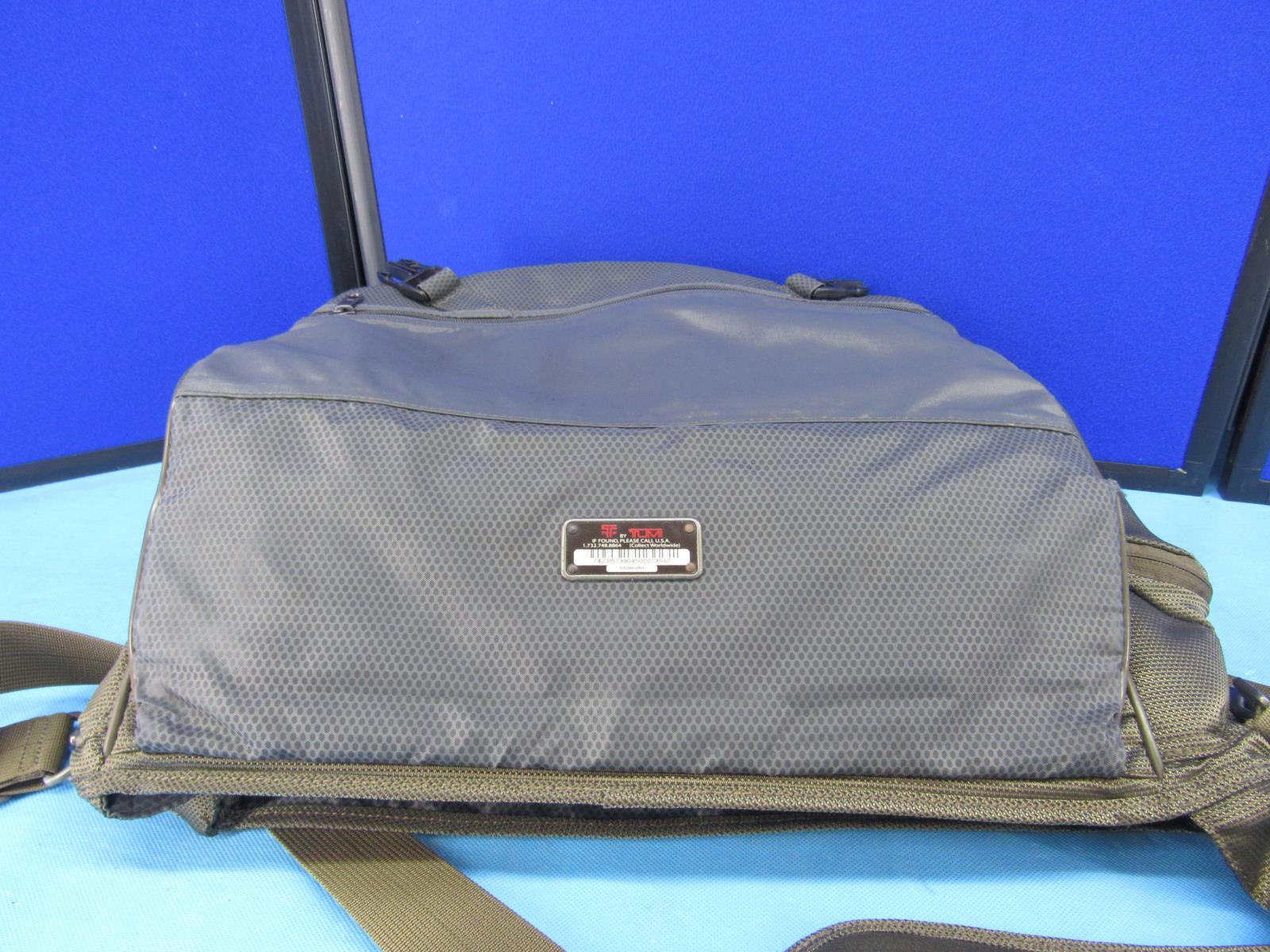 TUMI T-Tech Green Essential Gear Ballistic Nylon Messenger Bag Laptop 18″13″x5