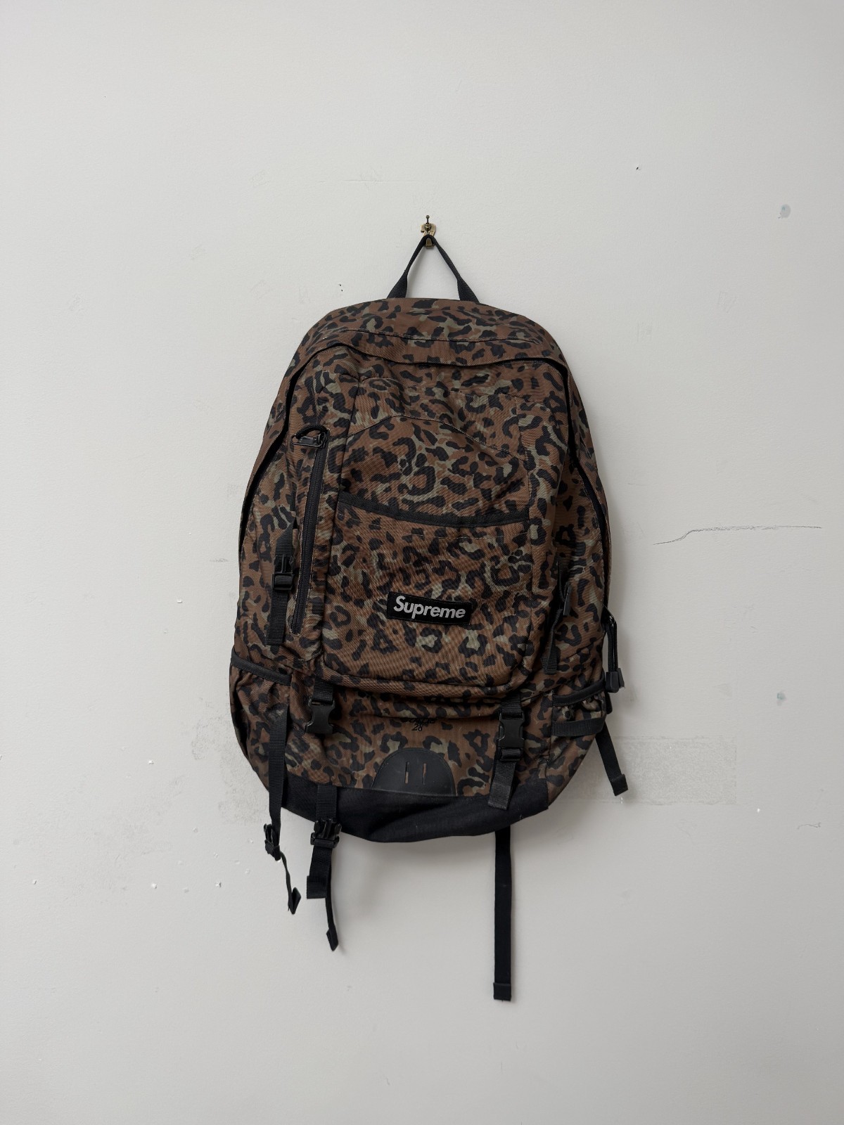 Supreme SS10 Leopard Camo Guide 28 Backpack / 10SS GUIDE 28 LEOPARD BACKPACK.
